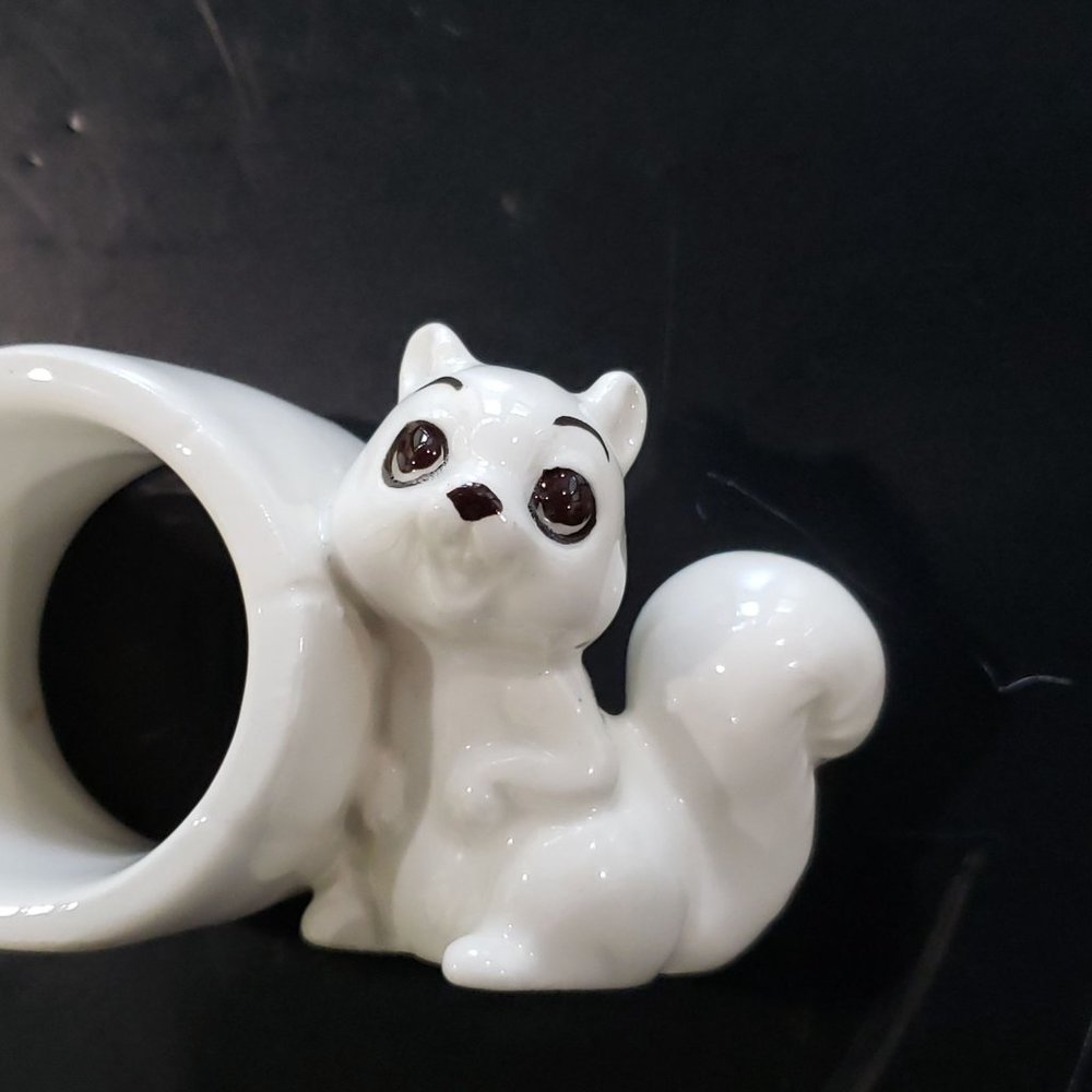 3 Vintage Schmid Japan Ceramic White EASTER Napkin Rings Rabbit Mouse Squirrel M - Picture 2 of 9